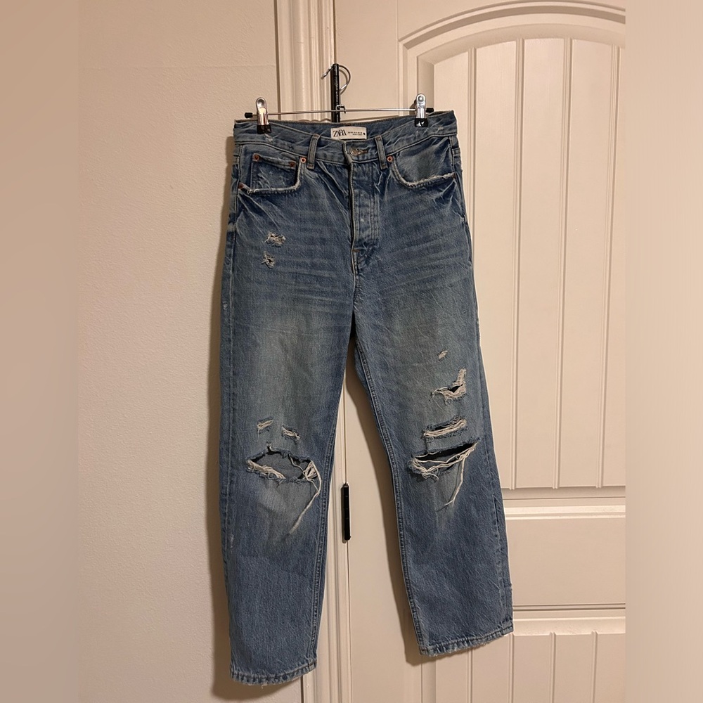 zara jeans, size 6, worn a couple times, no damage, straight